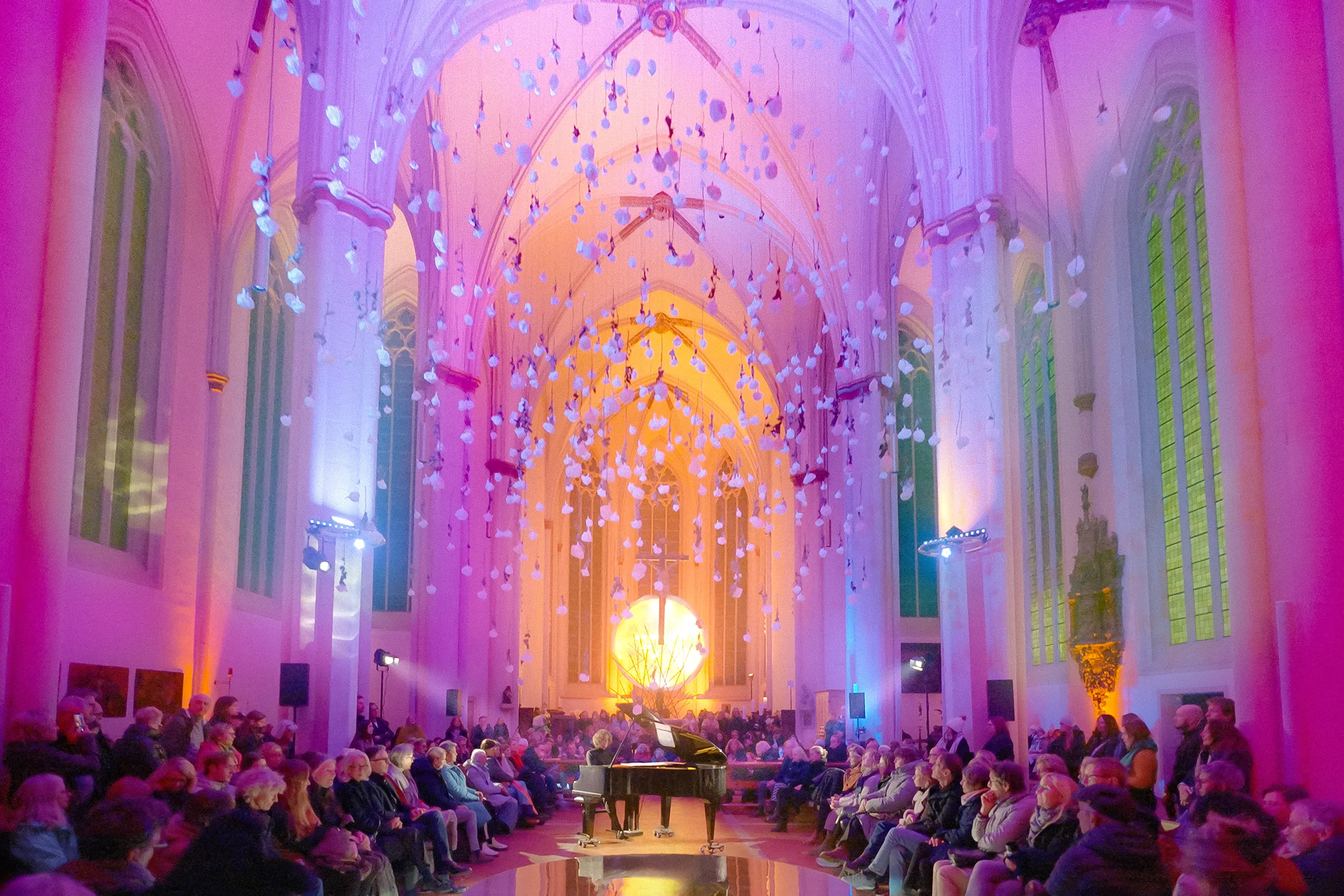 Liam Ehm spielte sein Adventskonzert 2025 in der Überwasserkirche in Münster